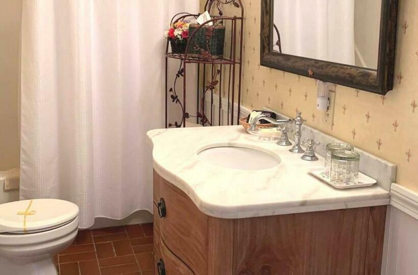 Трехместный Номер Deluxe, Youngtown Inn
