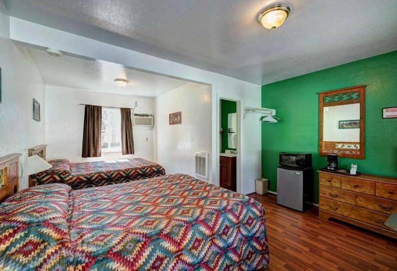Четырехместный Номер Стандарт, Lake Shasta Lodge