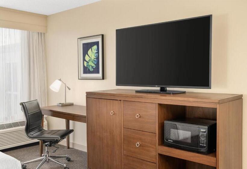 Deluxe-huone King-vuode, Doubletree By Hilton Fort Myers At Bell Tower Shops