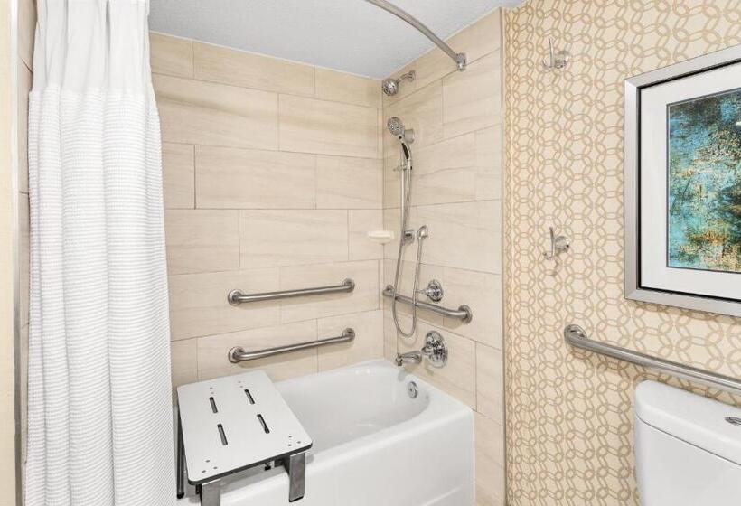 Standard-invahuone, Doubletree By Hilton Fort Myers At Bell Tower Shops