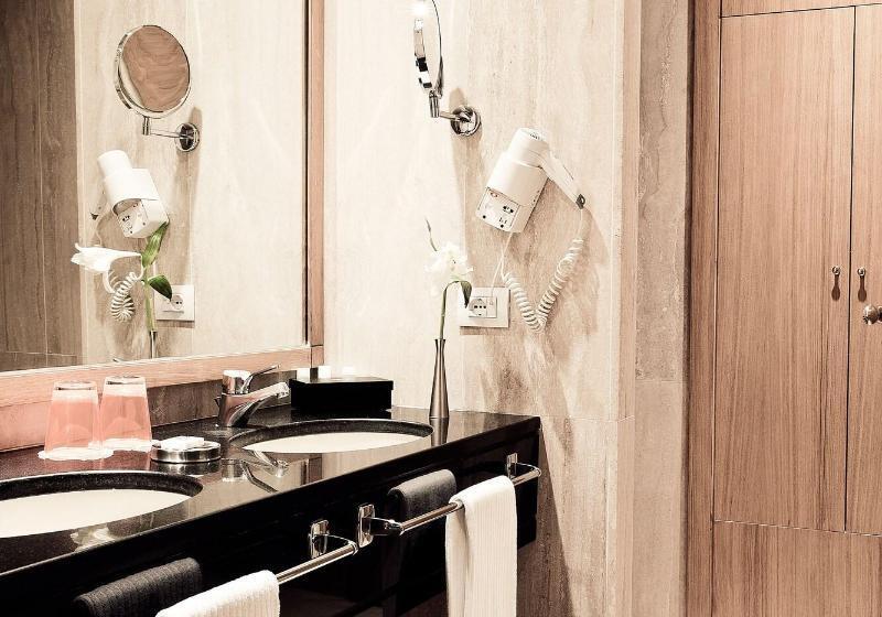 اتاق لوکس, Isa
