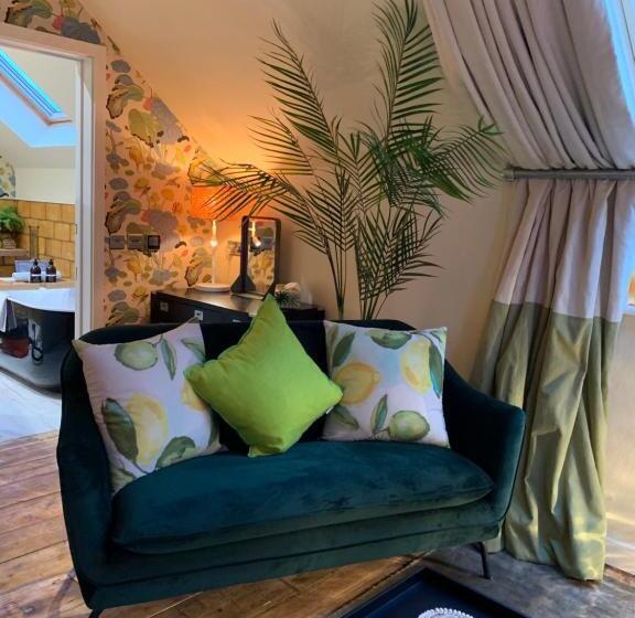 Номер Deluxe, No33 Thornham Boutique Suites