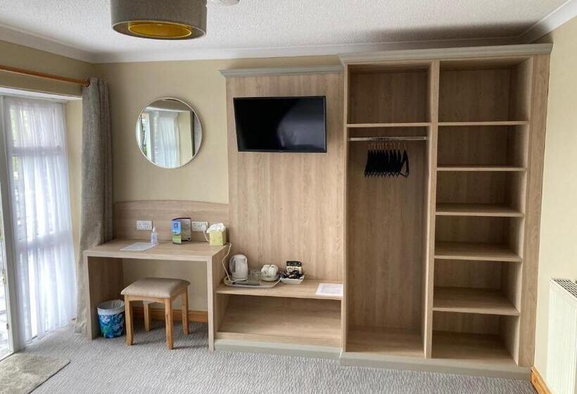 Семейный Номер, The Waie Inn