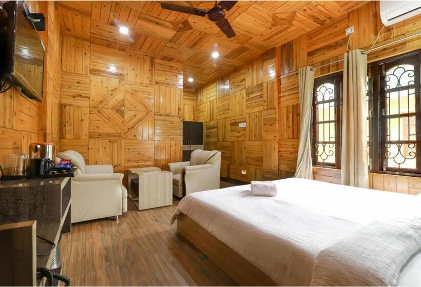 Люкс, Resort Trimurti