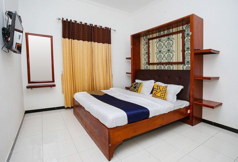 Номер Deluxe, Reddoorz Near Alun Alun Wonosobo 2