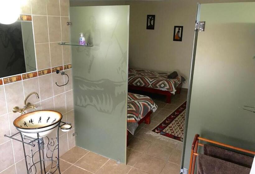 Номер Стандарт Вид на Сад, Cheetah Lodge Guest House