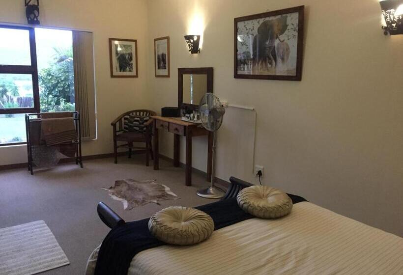 Номер Стандарт Вид на Бассейн, Cheetah Lodge Guest House