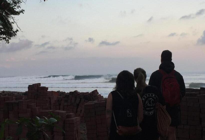 デラックスルーム, Medewi Secret Surfcamp