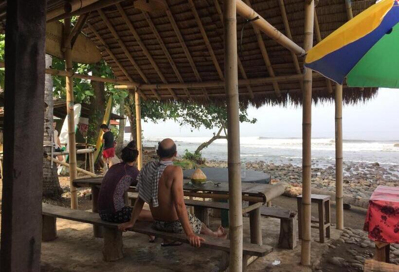 デラックスルーム, Medewi Secret Surfcamp