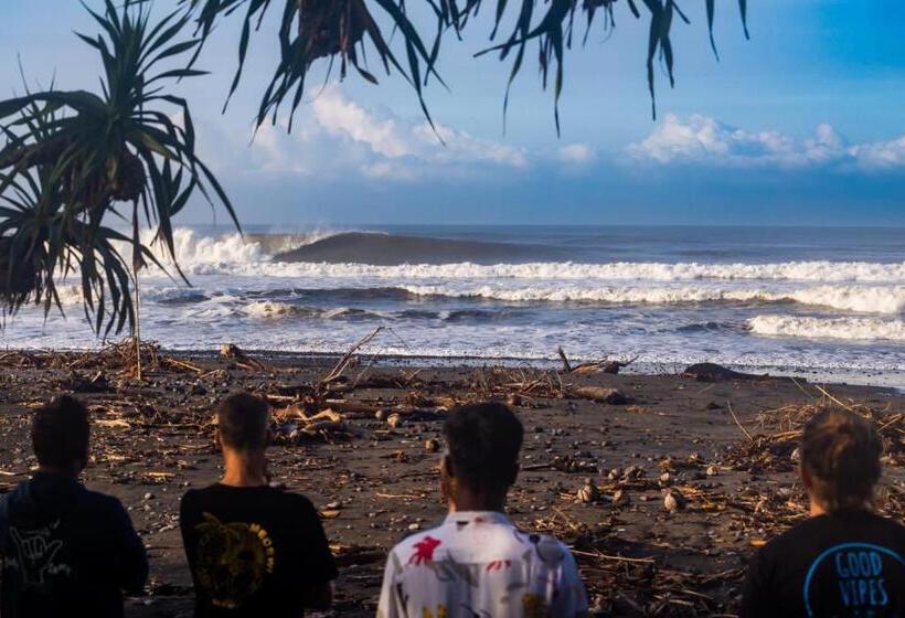 デラックスルーム, Medewi Secret Surfcamp