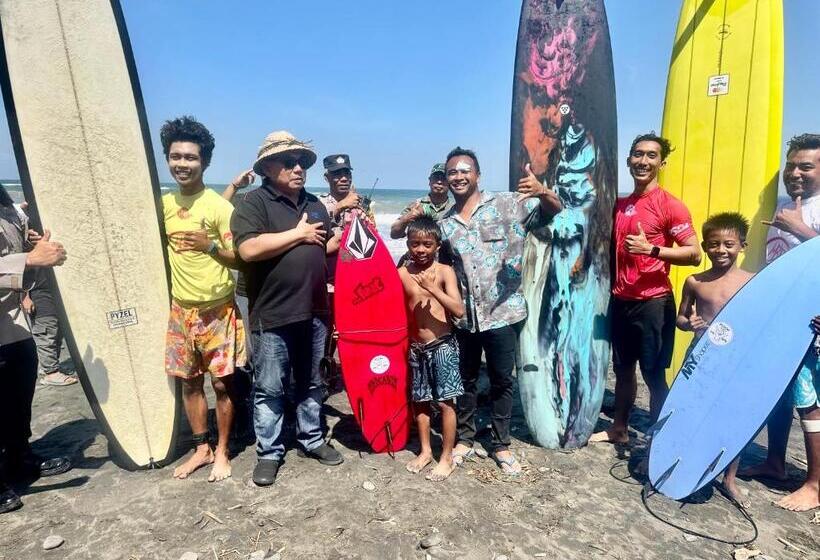 デラックスルーム, Medewi Secret Surfcamp