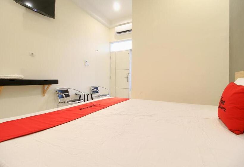 Номер Deluxe, Reddoorz At Hotel Putra Perdana Klaten