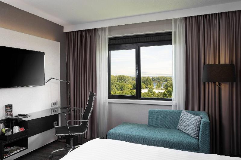 디럭스 룸 킹사이즈 침대, Courtyard By Marriott Amsterdam Airport