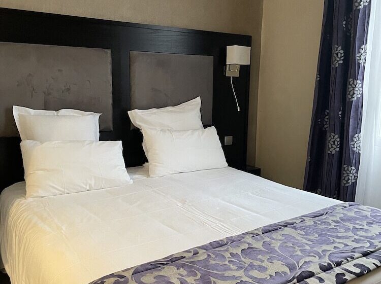 Номер Стандарт, Hôtel L'univers