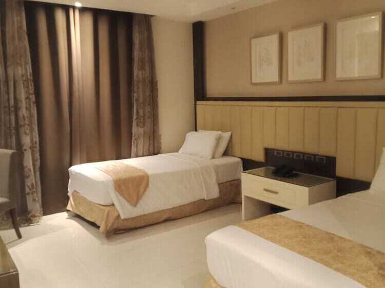 디럭스 룸, Crown Royale