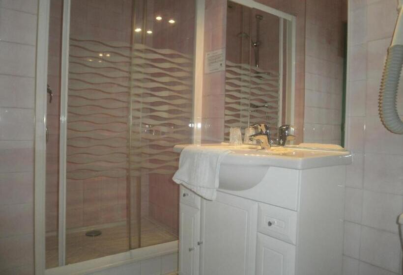 اتاق استاندارد سه نفره, Les Bains De Mer Riviera Bretonne