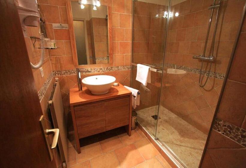 Номер Стандарт, Logis Hostellerie Du Grand Duc Hôtel Restaurant