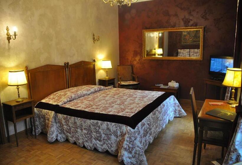 Номер Стандарт Трехместный, Logis Hostellerie Du Grand Duc Hôtel Restaurant