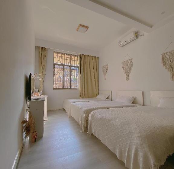 Номер Стандарт Трехместный, Stone Forest Mijia Guest House