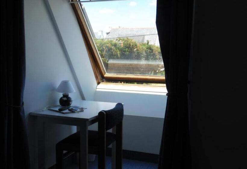 Номер Стандарт Трехместный, Hôtel Du Petit Matelot