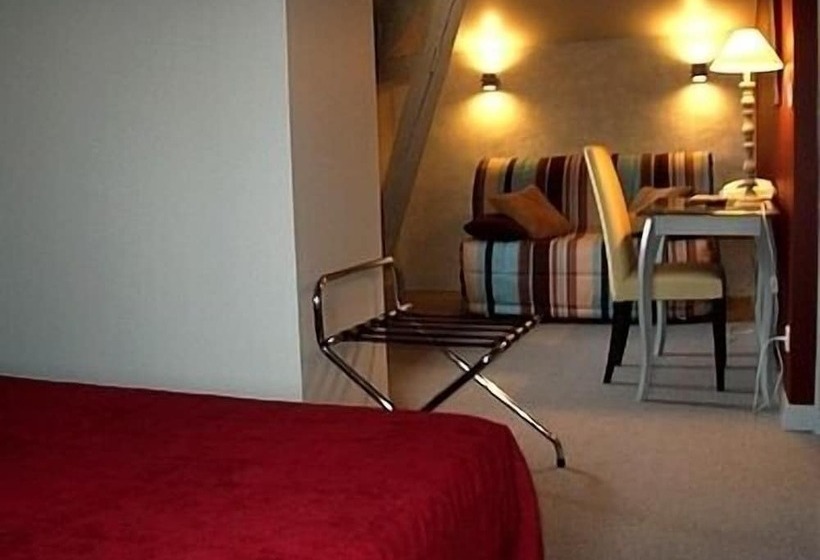 Люкс, Logis Hotels  Auberge De La Tour   Hôtel Et Restaurant