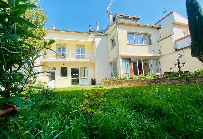 Студио Стандарт Вид на Сад, Reims Sherpa Guest House