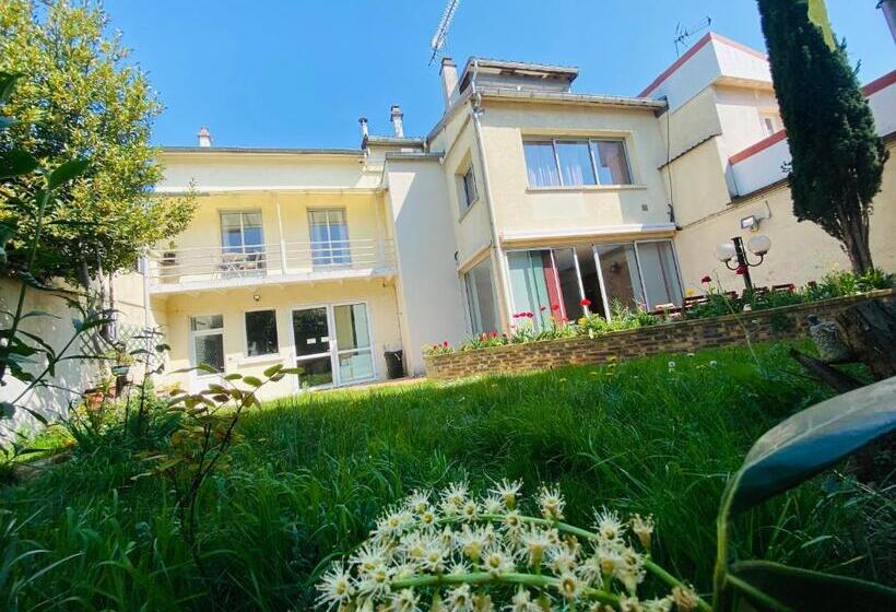 Номер Стандарт Вид на Сад, Reims Sherpa Guest House