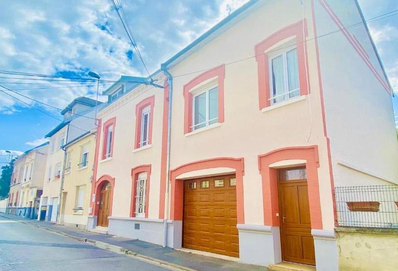Номер Стандарт Трехместный, Reims Sherpa Guest House