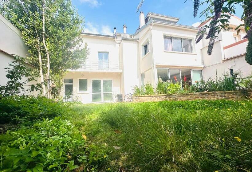 Люкс с Балконом, Reims Sherpa Guest House