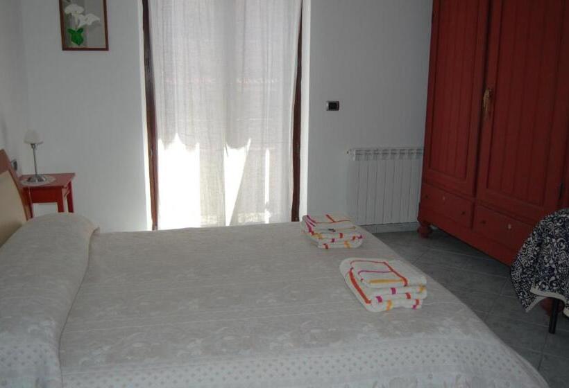Стандартный внешний трехместный номер с ванной комнатой, I Ginepri B&b