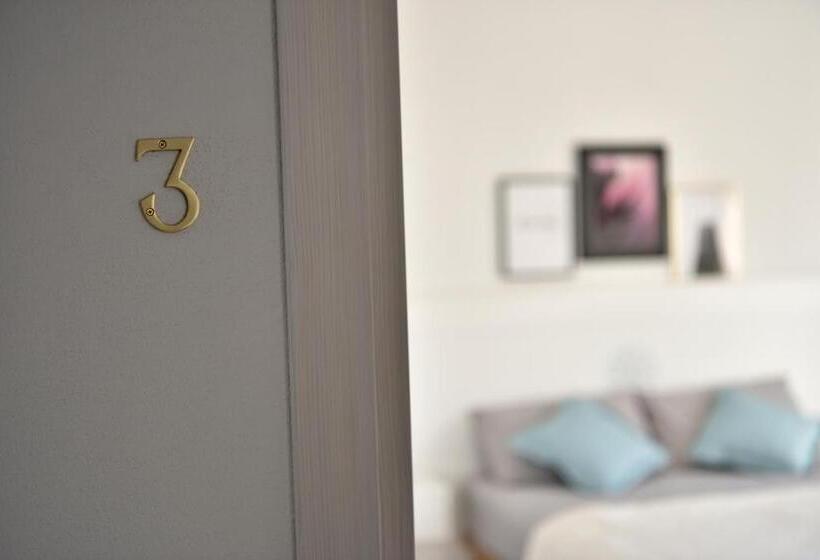 اتاق استاندارد با بالکن, Inah Rooms