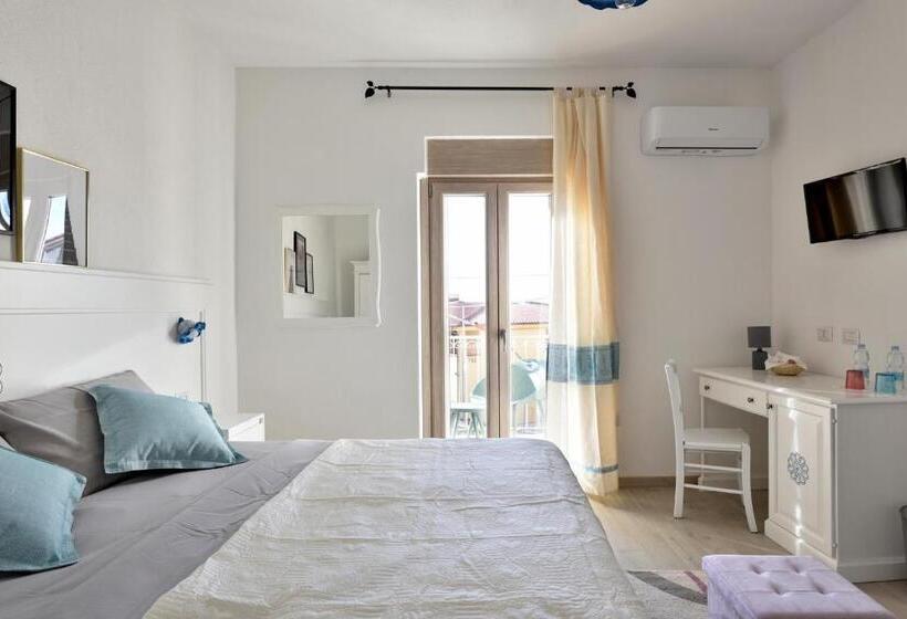 اتاق استاندارد با بالکن, Inah Rooms
