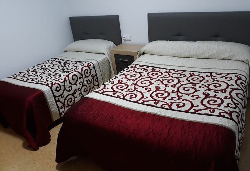 اتاق استاندارد سه نفره, Pension Colón