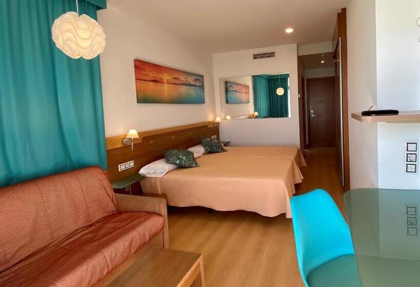 Comfort Kolmen Hengen Huone, Blaucel
