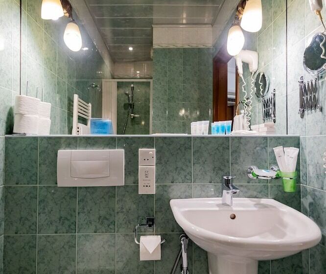 اتاق استاندارد سه نفره, Boutique Hotel Villa Mtiebi