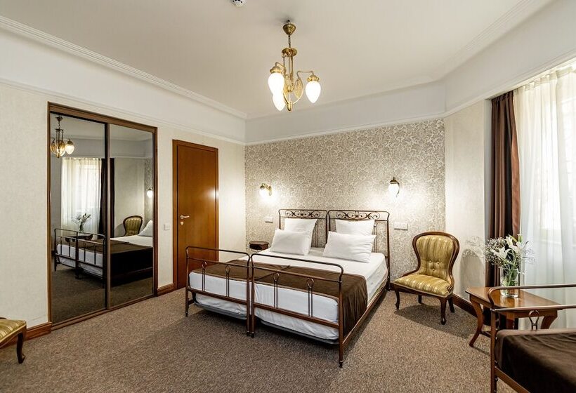 اتاق استاندارد سه نفره, Boutique Hotel Villa Mtiebi