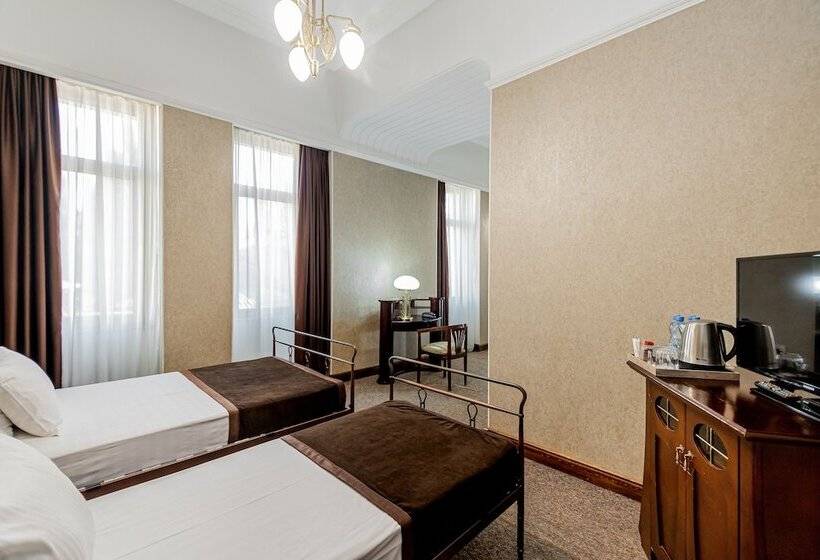 اتاق خانوادگی, Boutique Hotel Villa Mtiebi