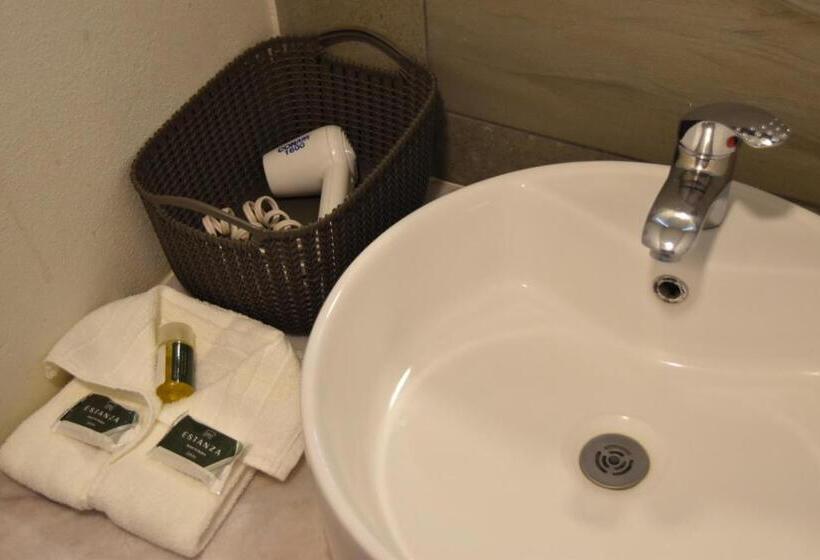 ジュニアスイート, Estanza Hotel & Suites