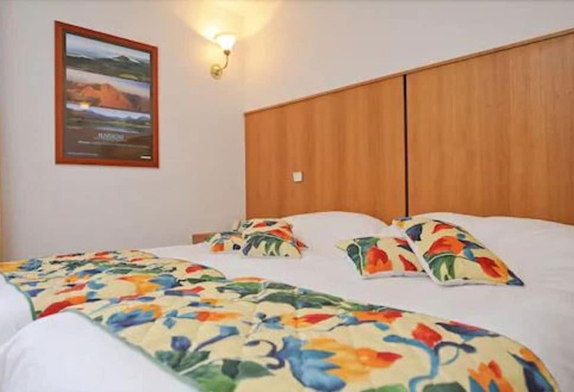 Номер Стандарт, Hôtel Logis Le Bourbon