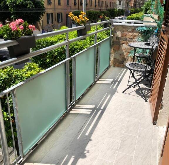 Трехместный Номер Стандарт с Балконом, Ari Guest House