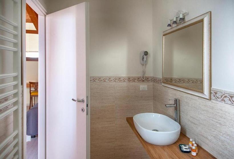 Penthouse Room, Lady Verona Residence