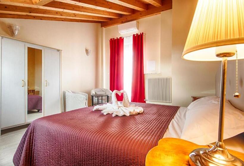 Penthouse Room, Lady Verona Residence