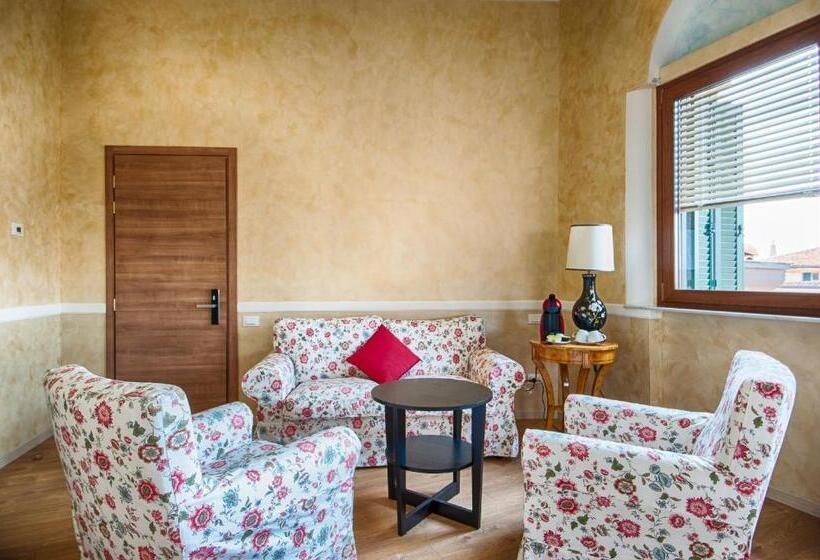Junior suite with river view, Lady Verona Residence