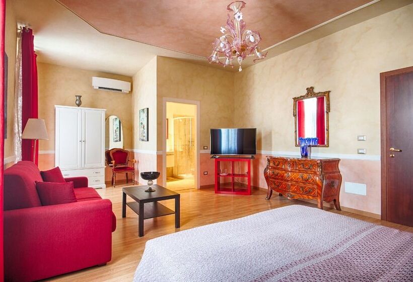 Deluxe room with river view, Lady Verona Residence