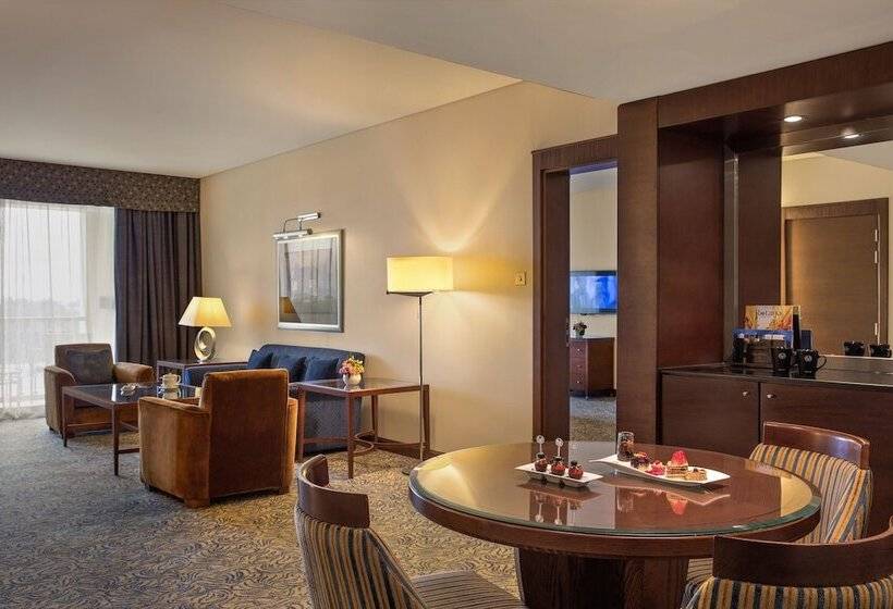 Люкс, Al Ain Rotana