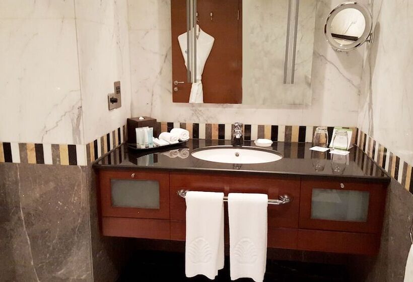 Люкс, Al Ain Rotana