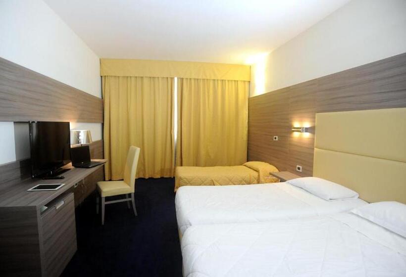 Четырехместный Номер Стандарт, Palace Inn Rome Fiano
