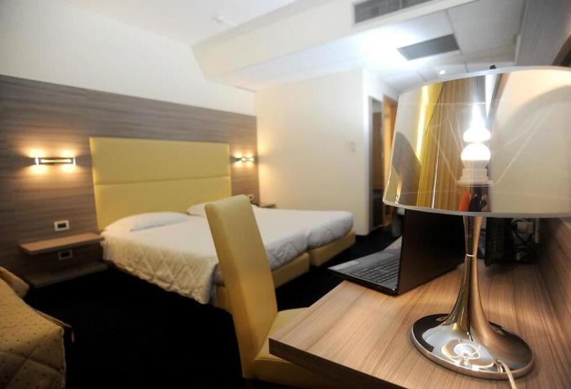 Четырехместный Номер Стандарт, Palace Inn Rome Fiano