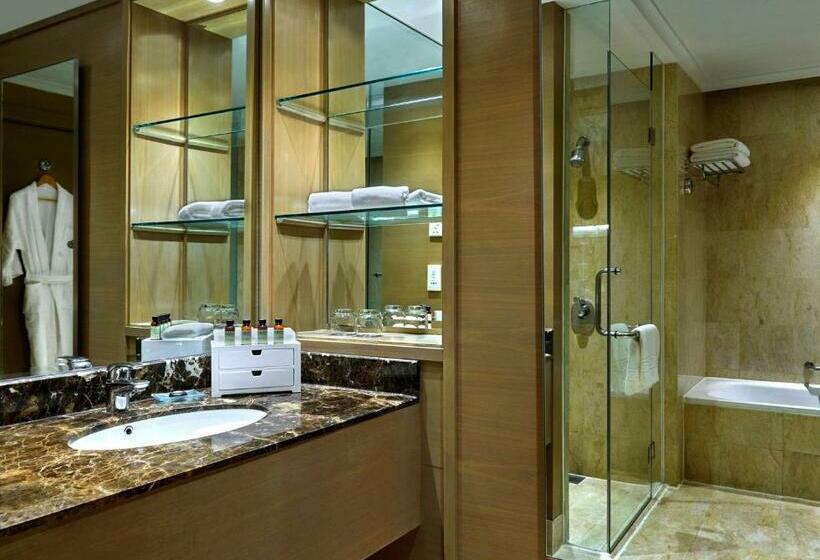 Номер Deluxe Кровать Кинг, Pullman Kuala Lumpur City Centre Hotel & Residences