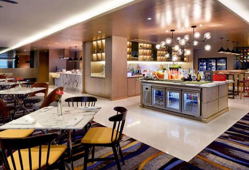 Номер Премиум, Pullman Kuala Lumpur City Centre Hotel & Residences